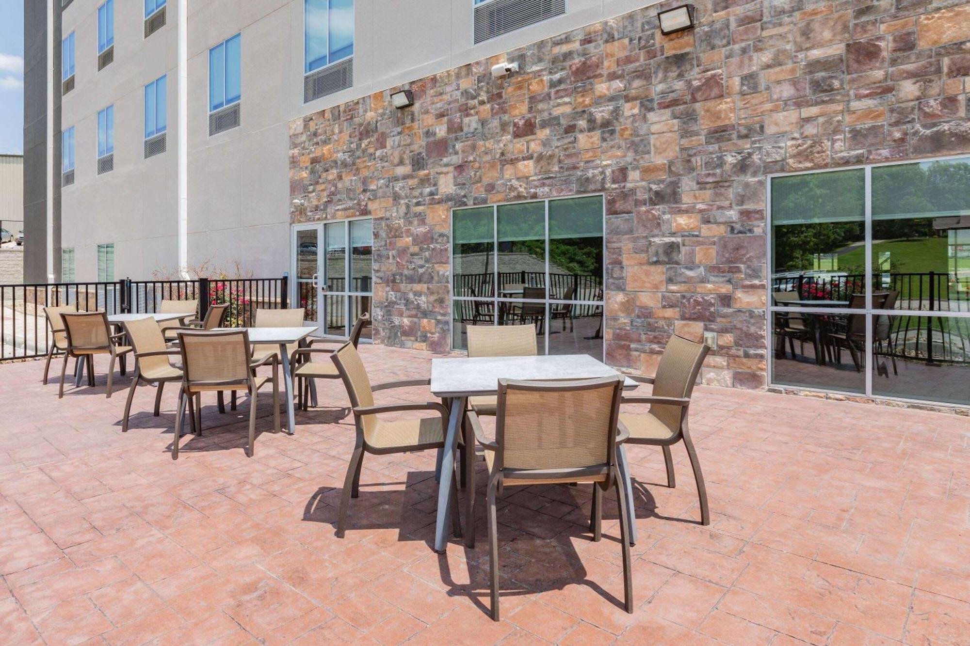 La Quinta Inn & Suites By Wyndham Jackson-Cape Girardeau מראה חיצוני תמונה